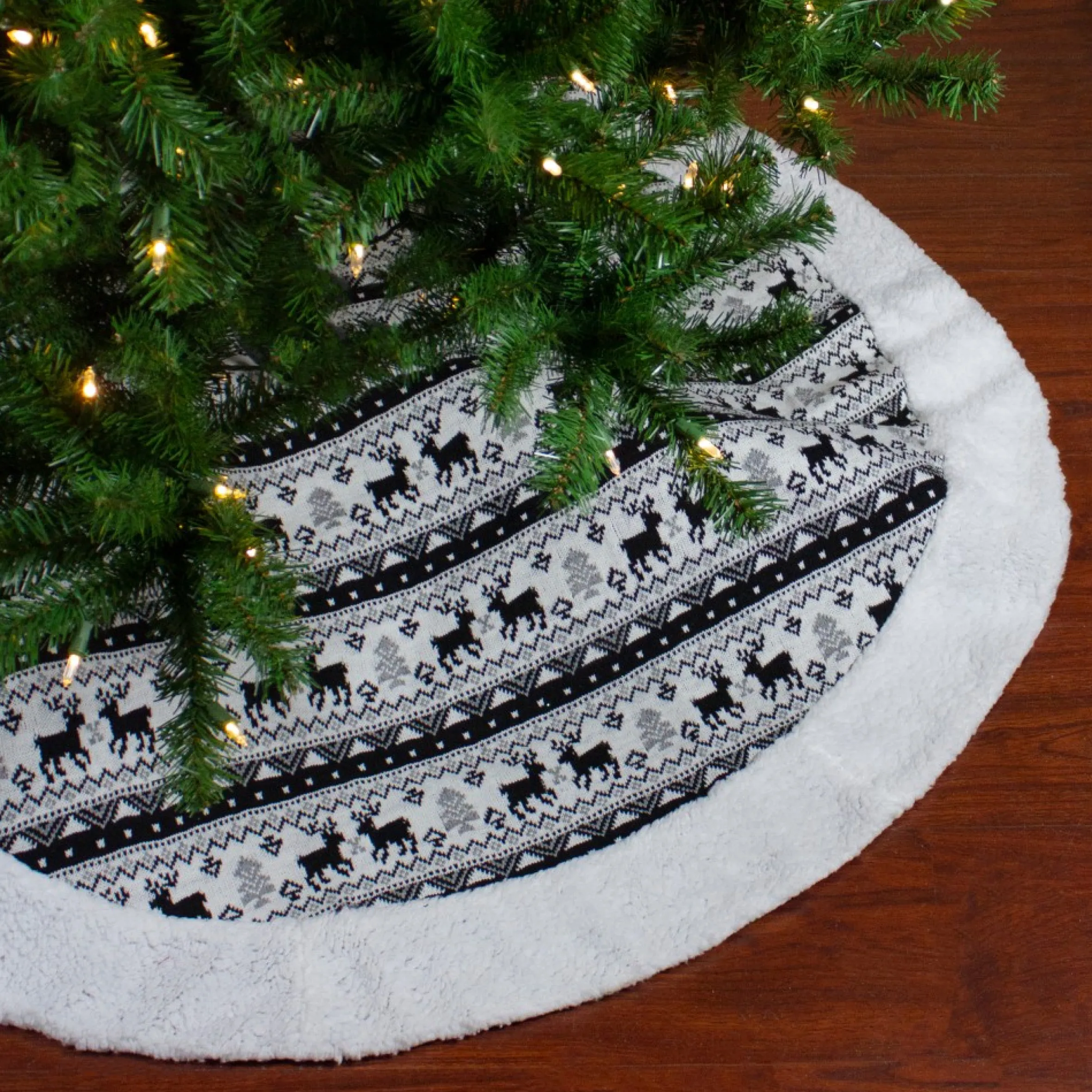 48" Black And White Knitted Reindeer Lodge Round Christmas Tree Skirt