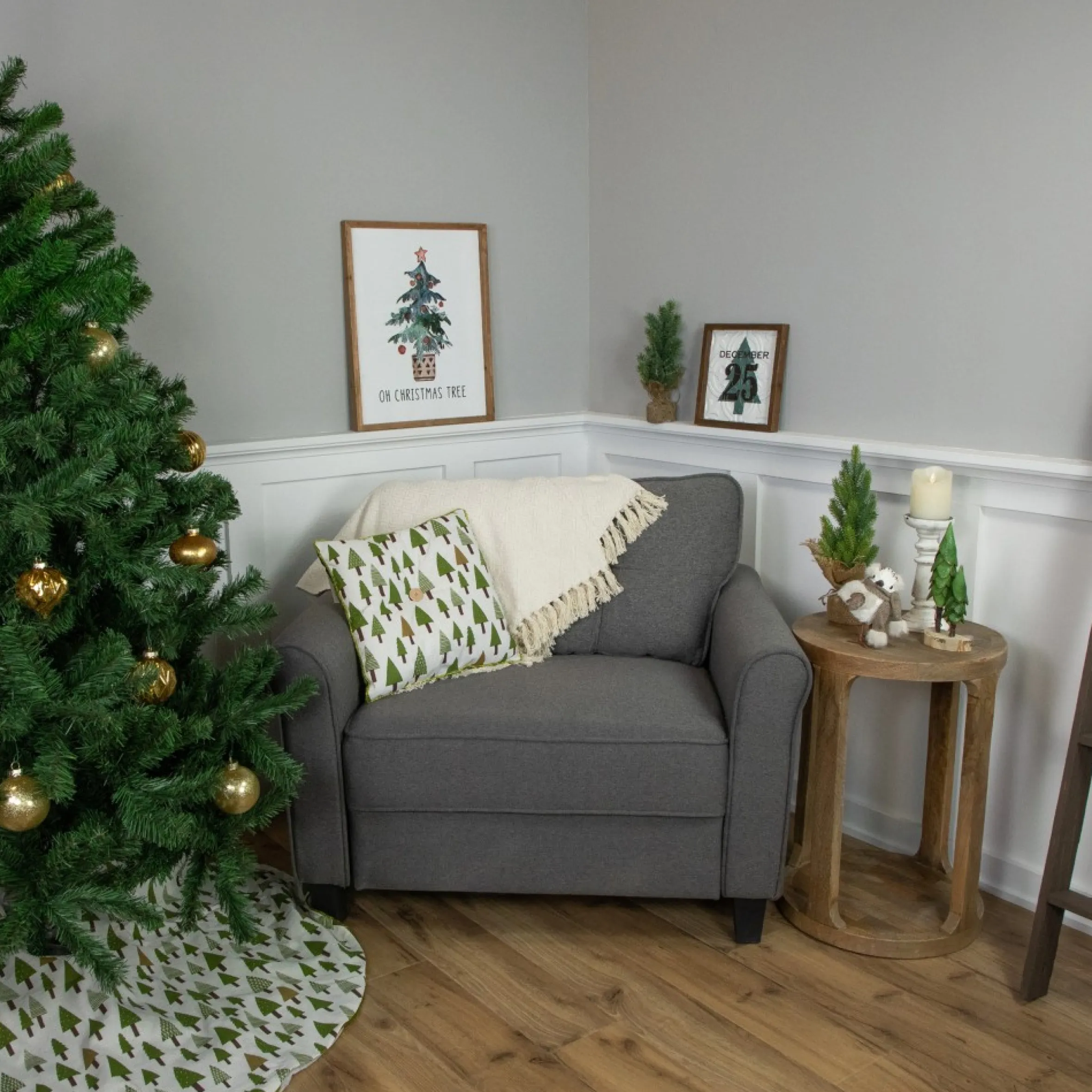 48" Cream White And Green Forest Christmas Tree Skirt