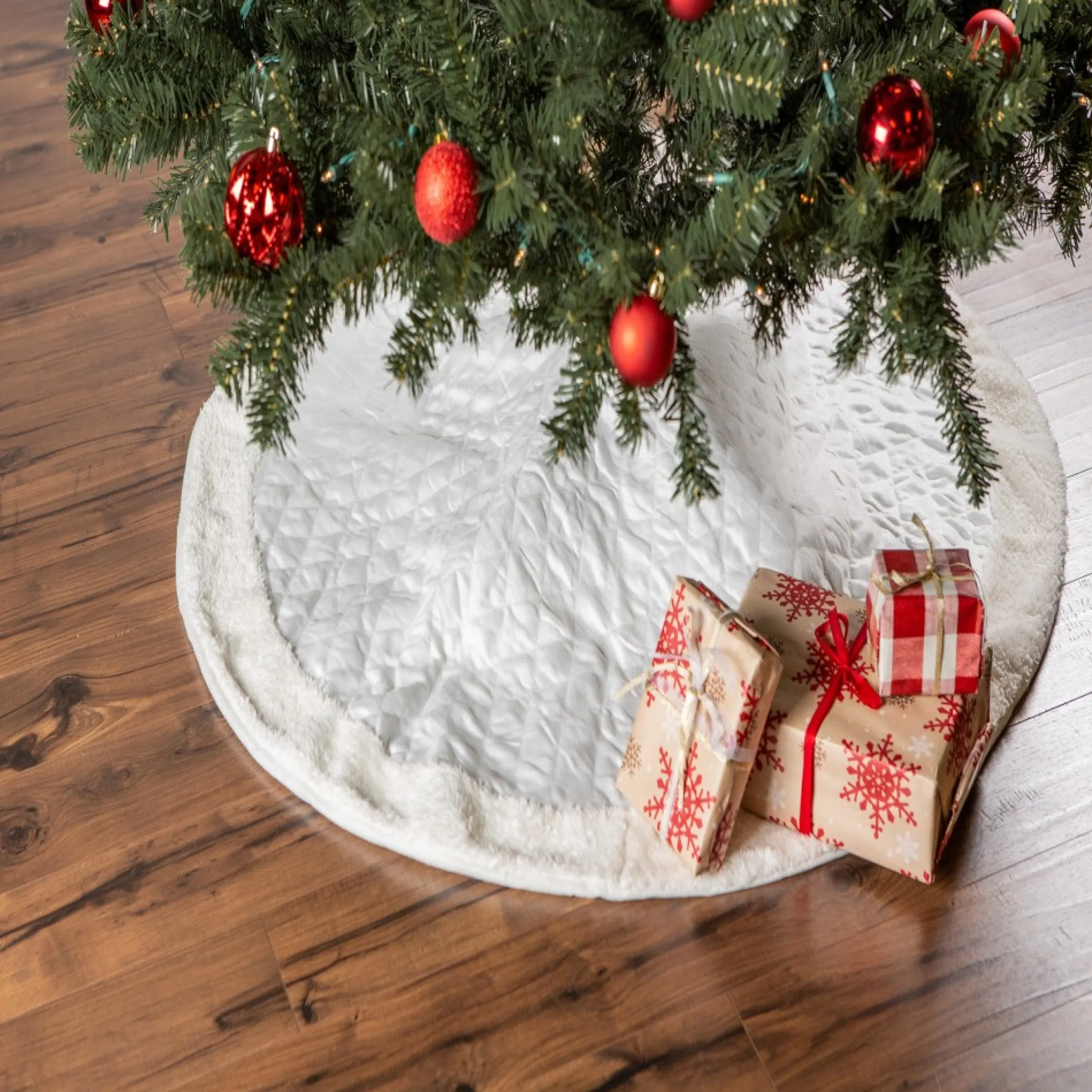 48" Cream White Diamond Quilted Round Holiday Tree Skirt