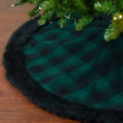 48" Green And Black Plaid Christmas Tree Skirt With Faux Fur