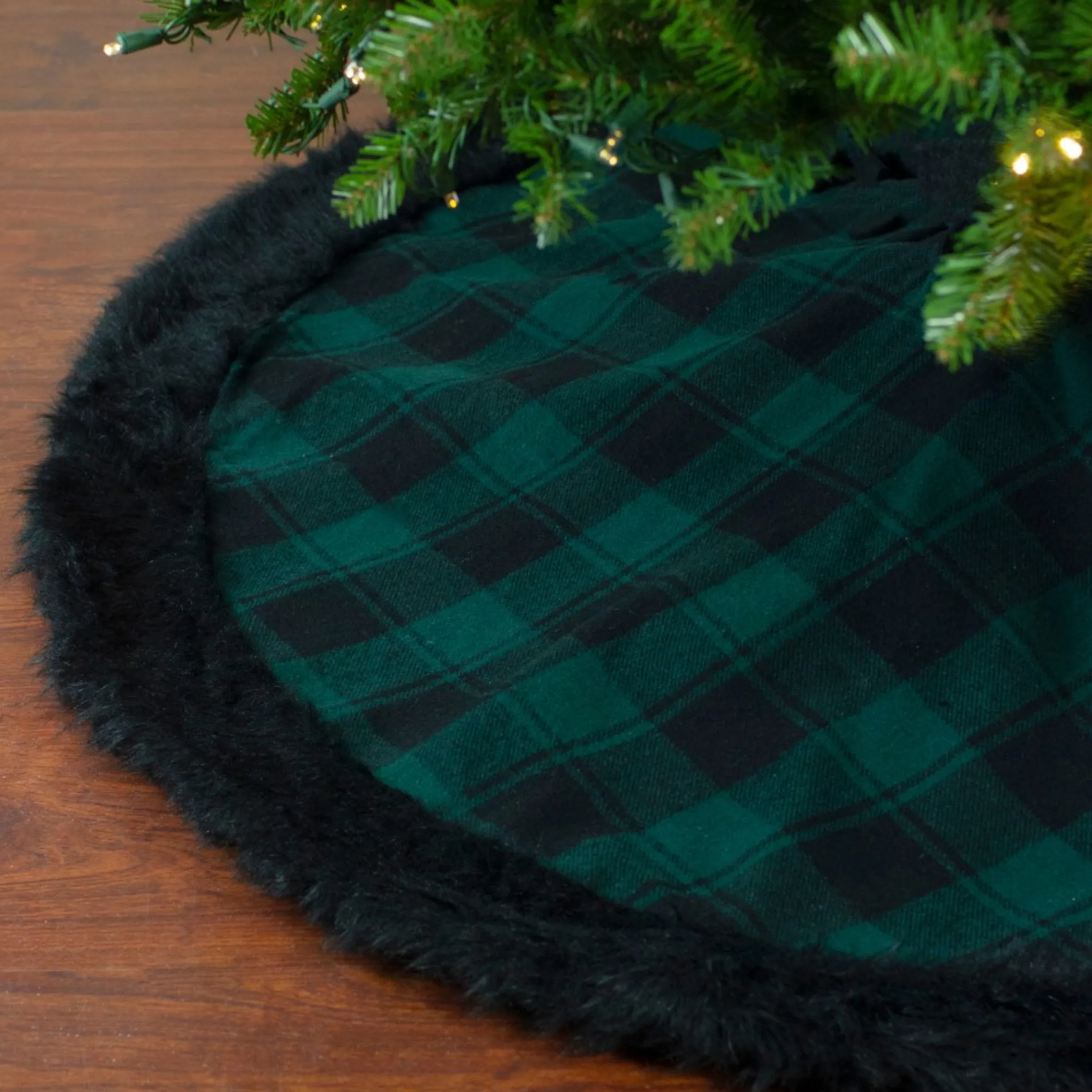48" Green And Black Plaid Christmas Tree Skirt With Faux Fur
