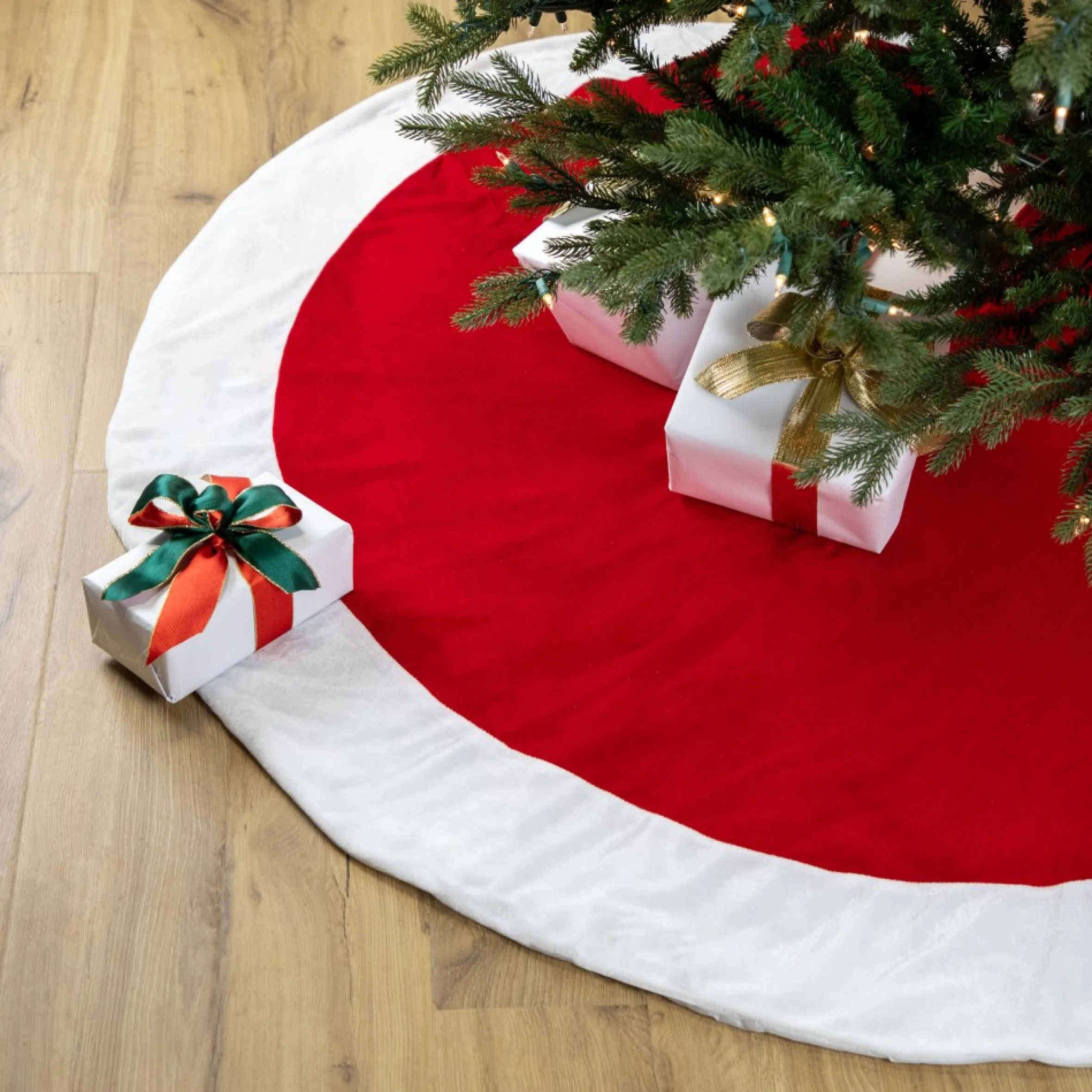 18" Mini Red And White Christmas Tree Skirt