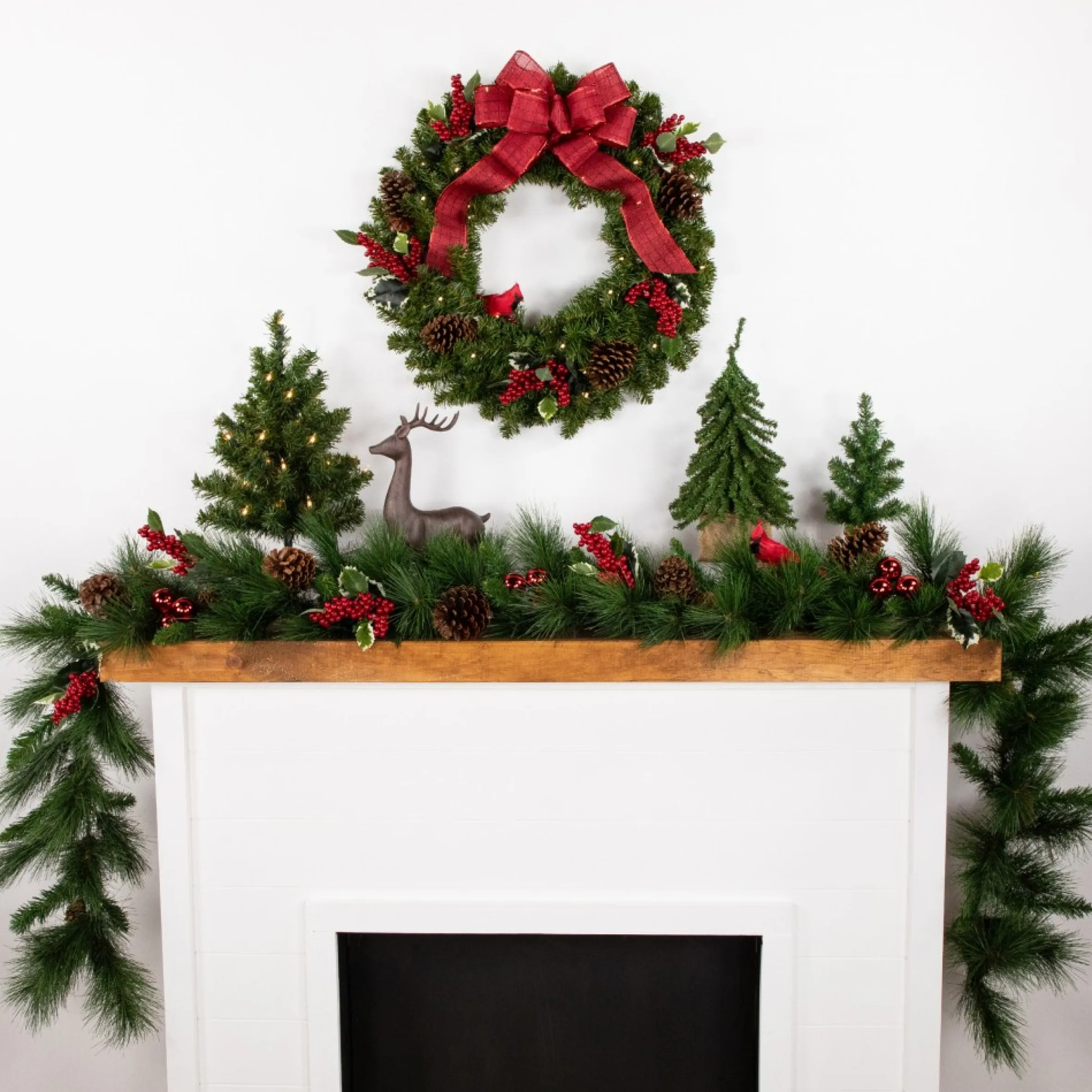 Pre-Lit Canadian Pine Artificial Christmas Wreath, 24-Inch, Clear Lights