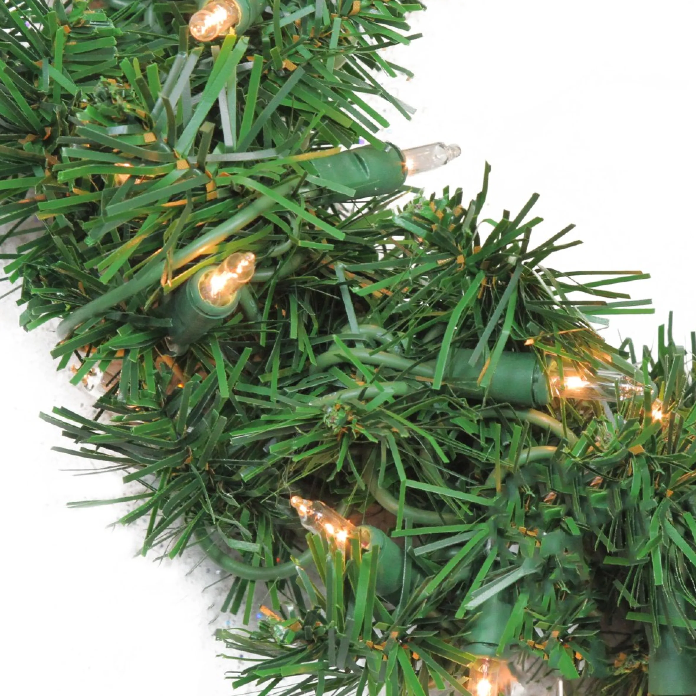 Pre-Lit Deluxe Windsor Pine Artificial Christmas Wreath - 10-Inch, Clear Lights