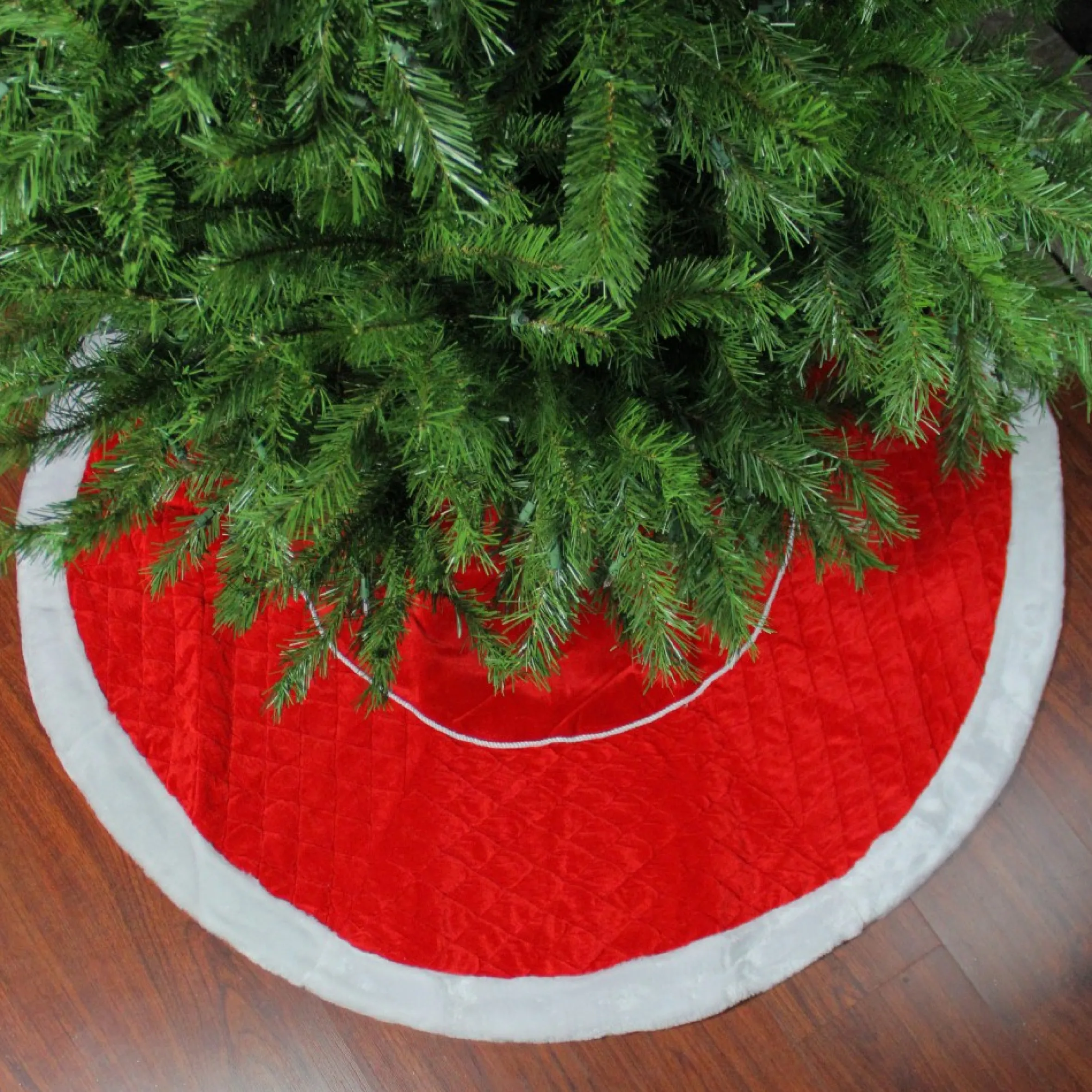 48" Red And White Quilted Faux Fur Border Christmas Tree Skirt
