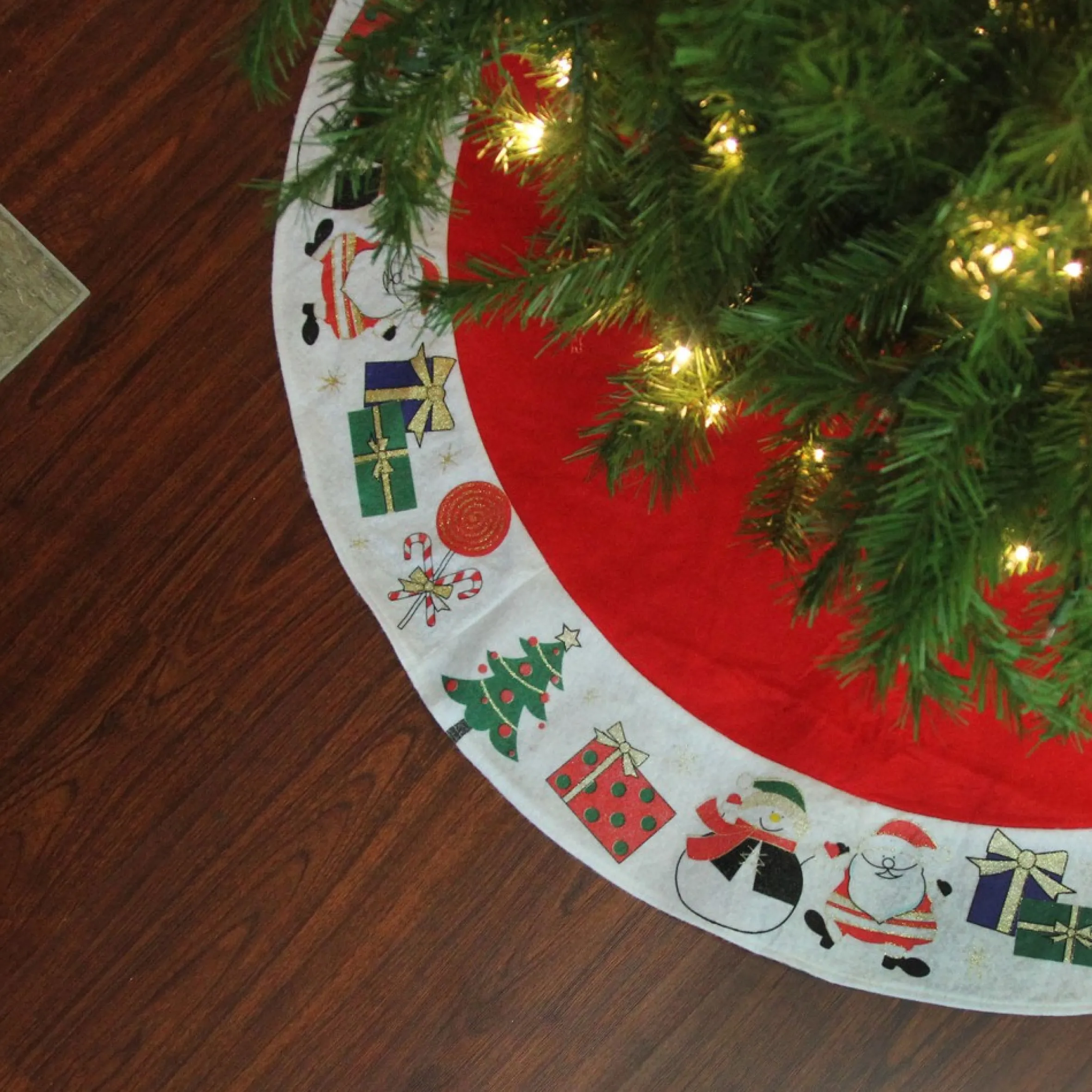 48" Red With White Border Christmas Day Fun And Surprise Christmas Tree Skirt