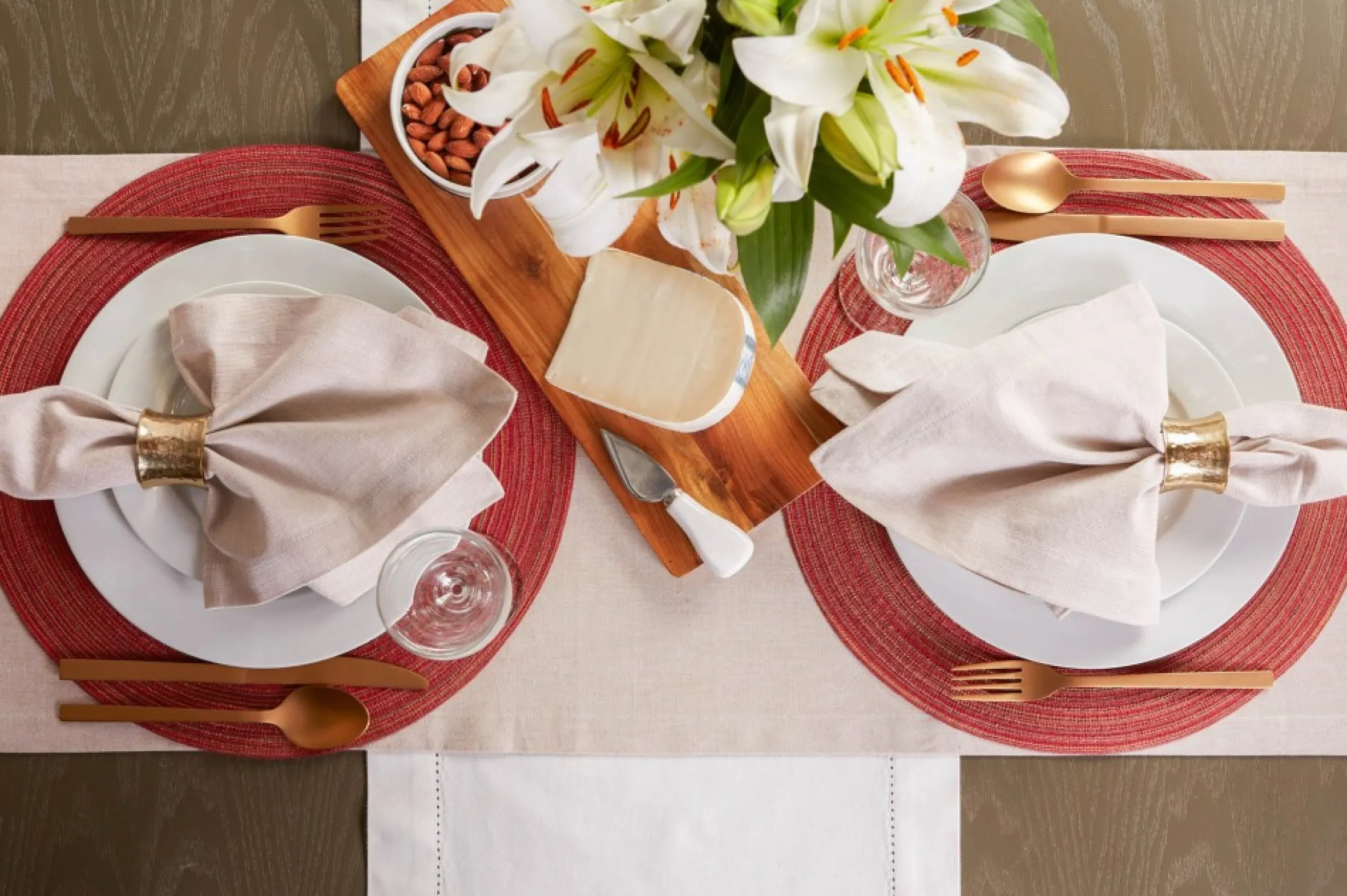 Set Of 6 Variegated Red Round Woven Placemats 15" X 15"