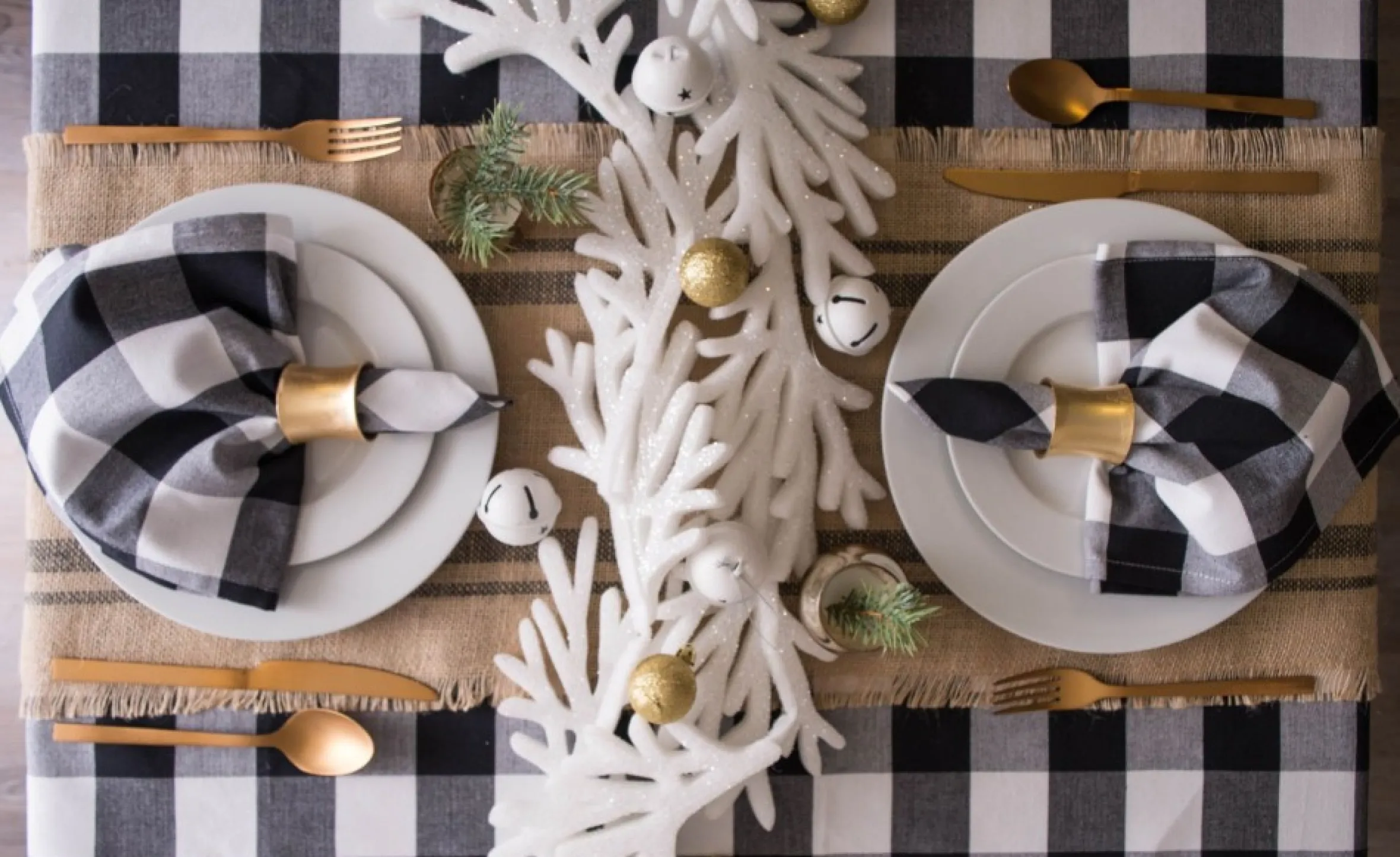 Set Of 2 White Hanging Foam Garland Leaves 51"