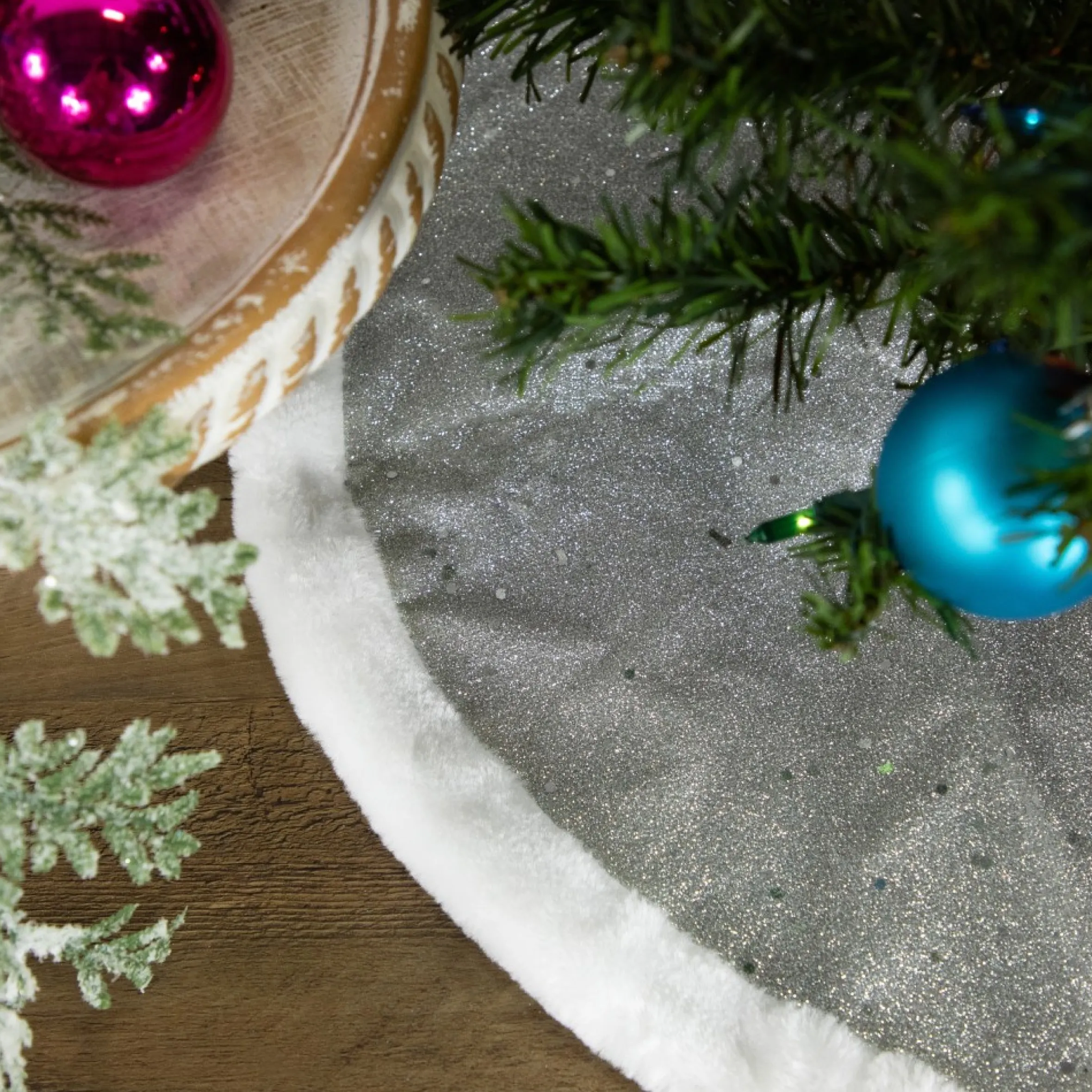 20" Silver Glittered Mini Christmas Tree Skirt With White Fur Trim