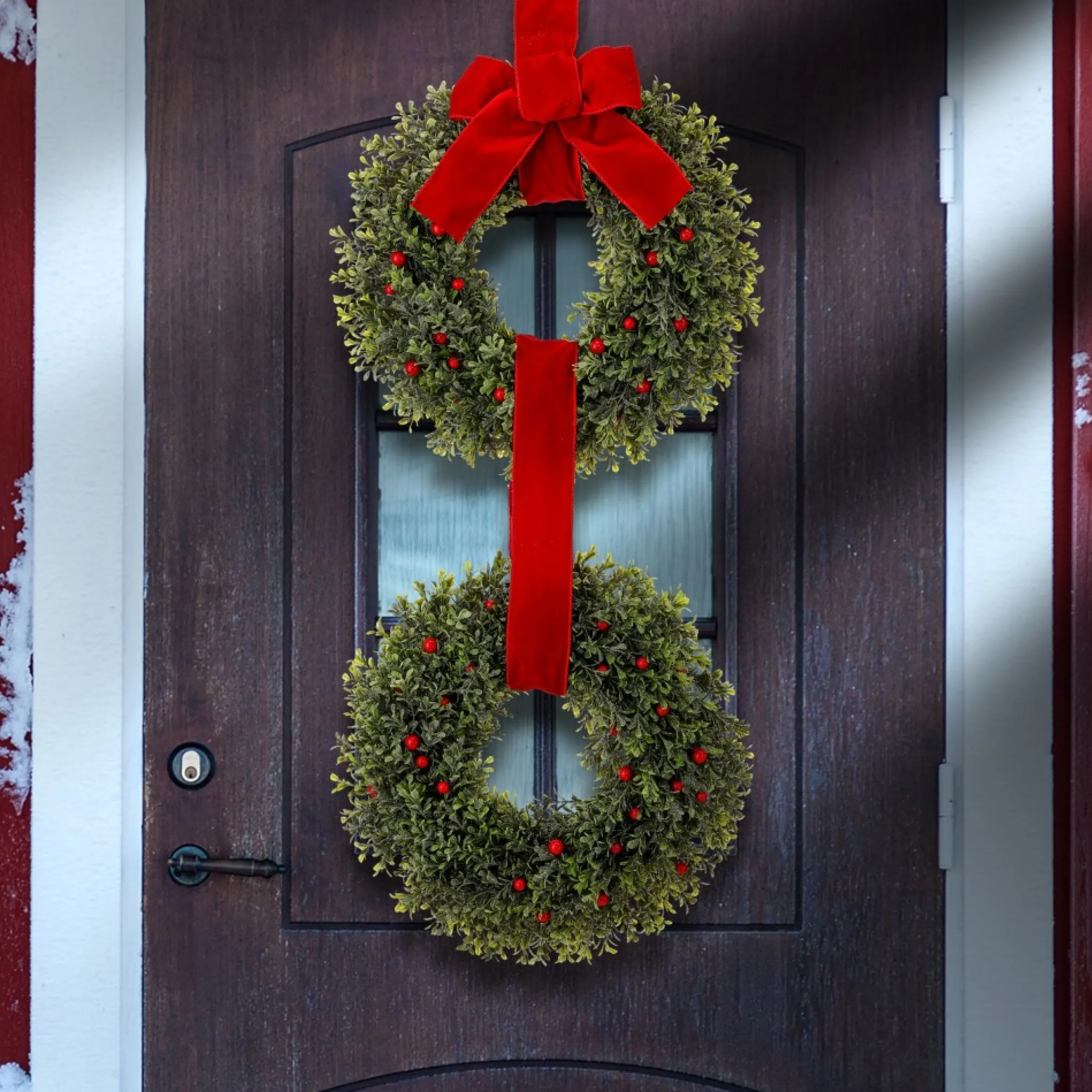 Waterproof Double Berry Boxwood Outdoor Artificial Christmas Wreath, 16-Inch, Unlit