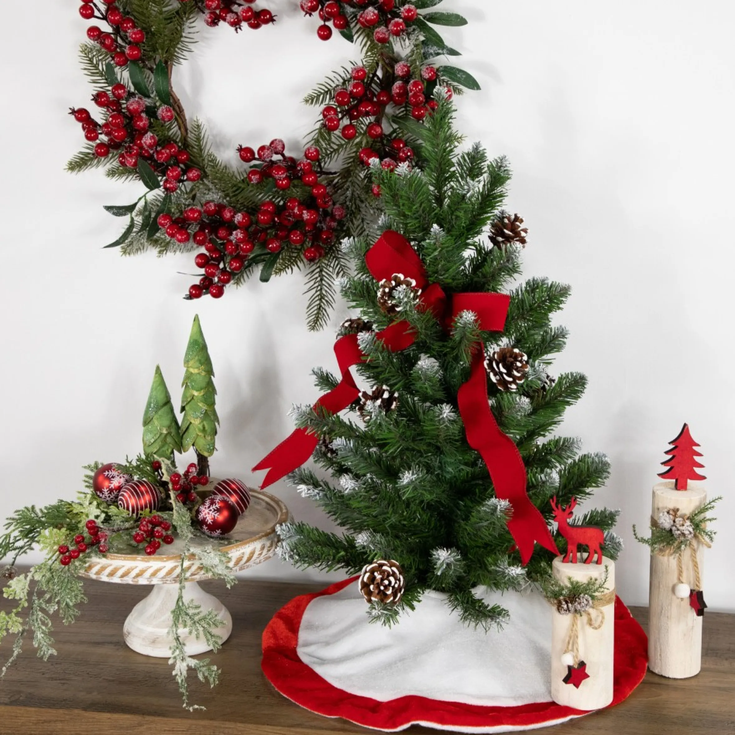 18" White And Red Velveteen Mini Christmas Round Tree Skirt