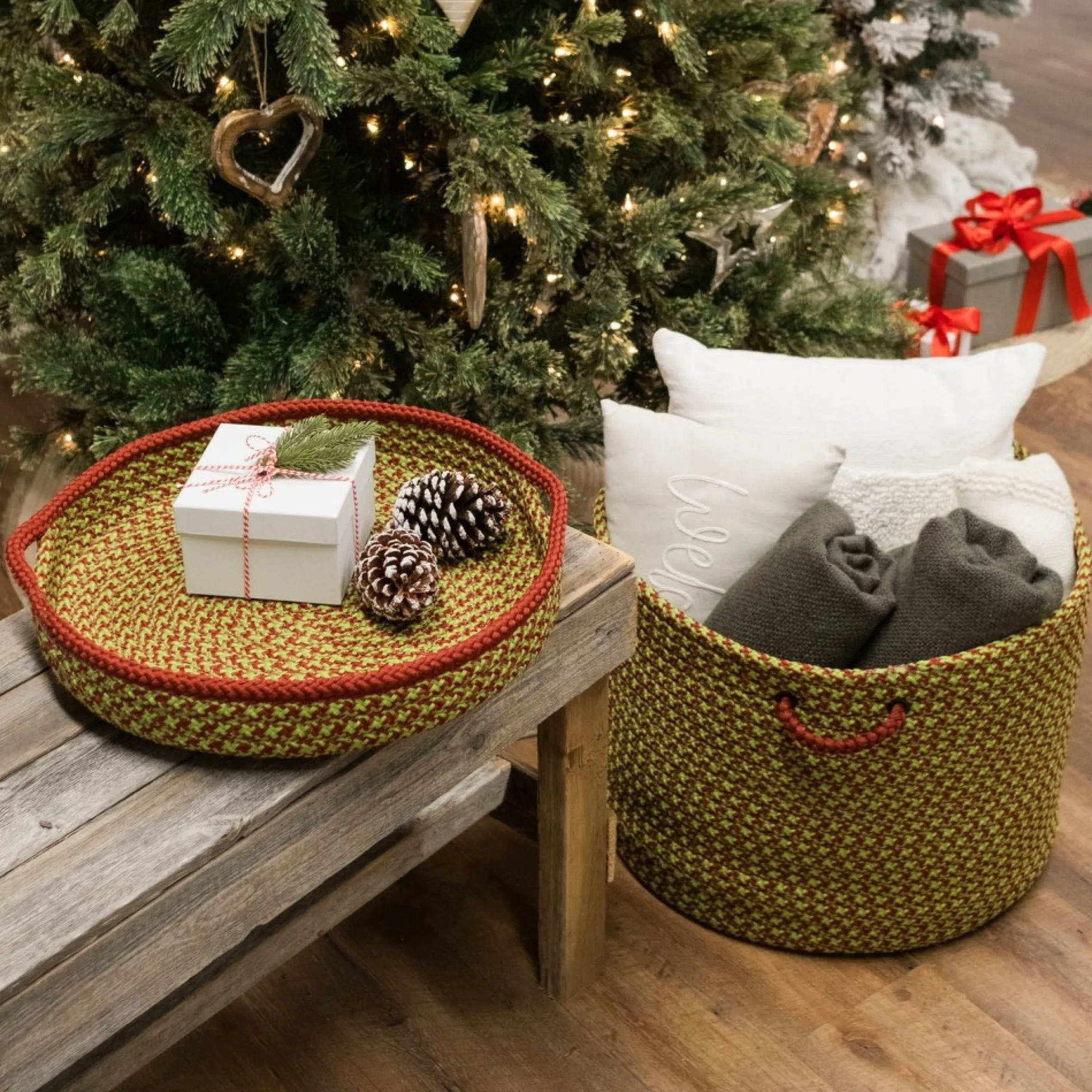 18" Woven Merry And Bright Round Decorative Christmas Tray