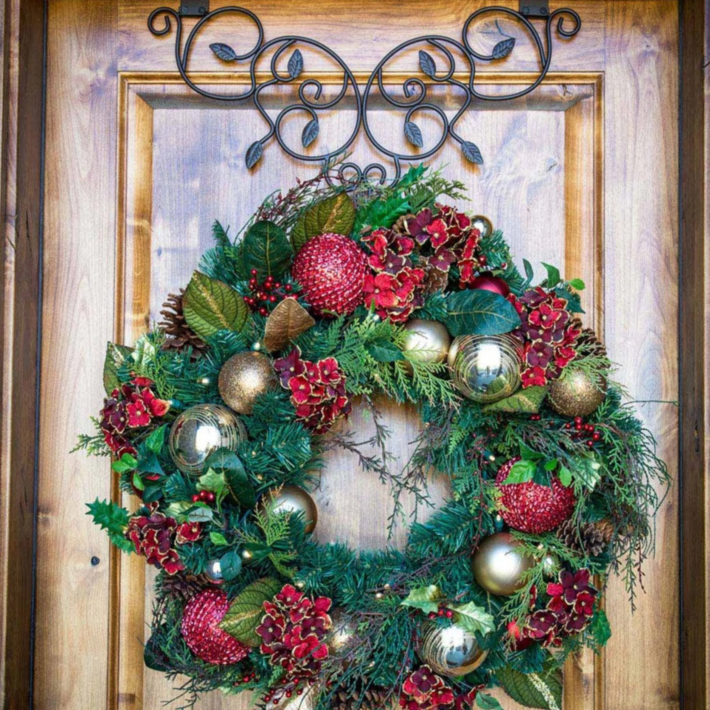 3.5" X 24" Cedar Brown Ivy Adjustable Christmas Wreath Hanger